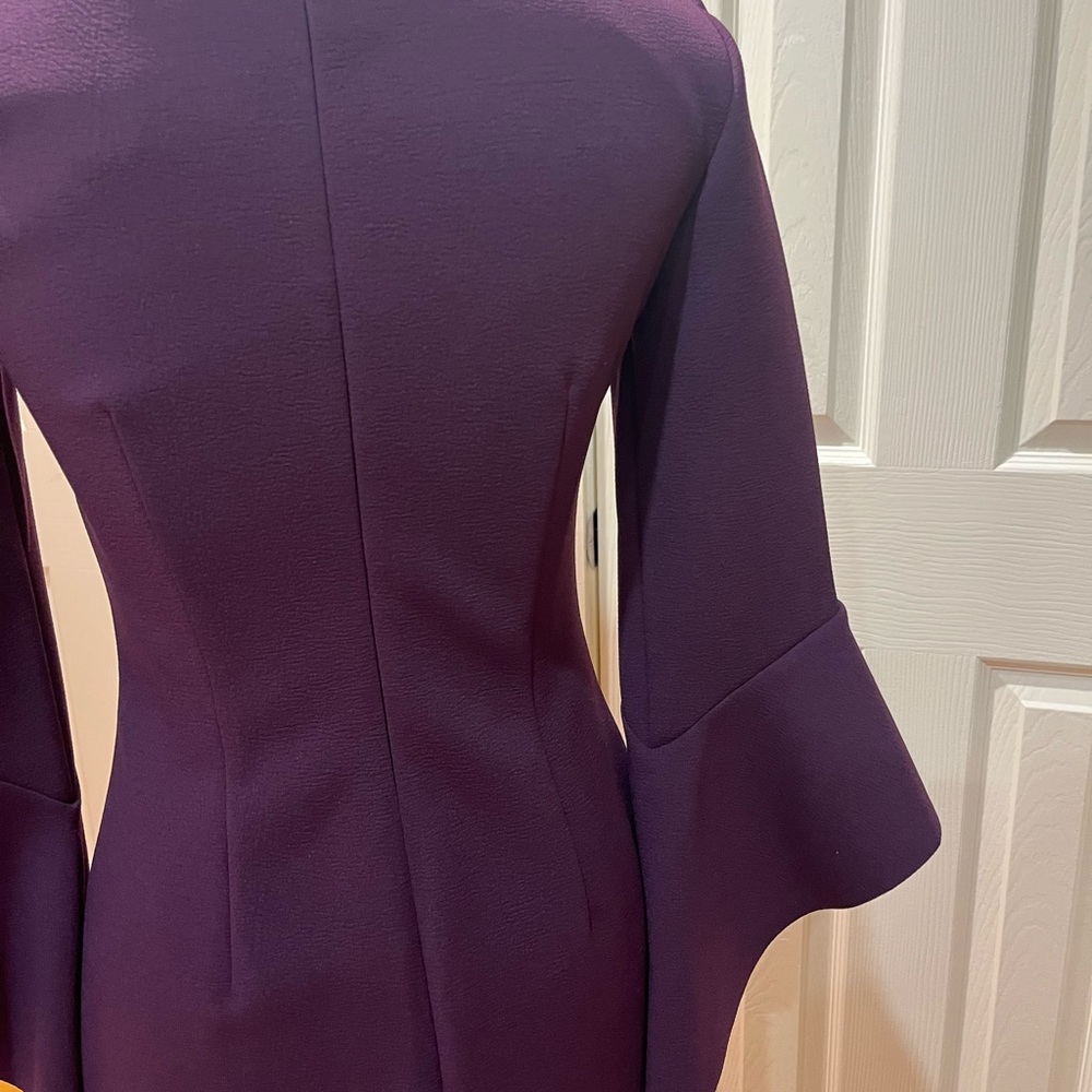 Beautifully lined, split bell sleeve dress - Picture 3 of 6
